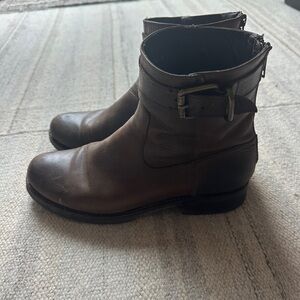 Frye Melissa zip/buckle Women's Brown Leather Ankle Boots 9.5